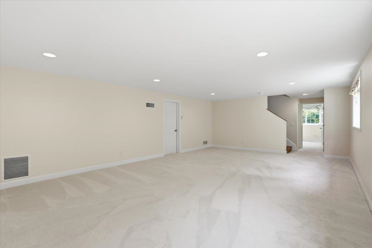 192 South Pointe Drive Property Photo 39