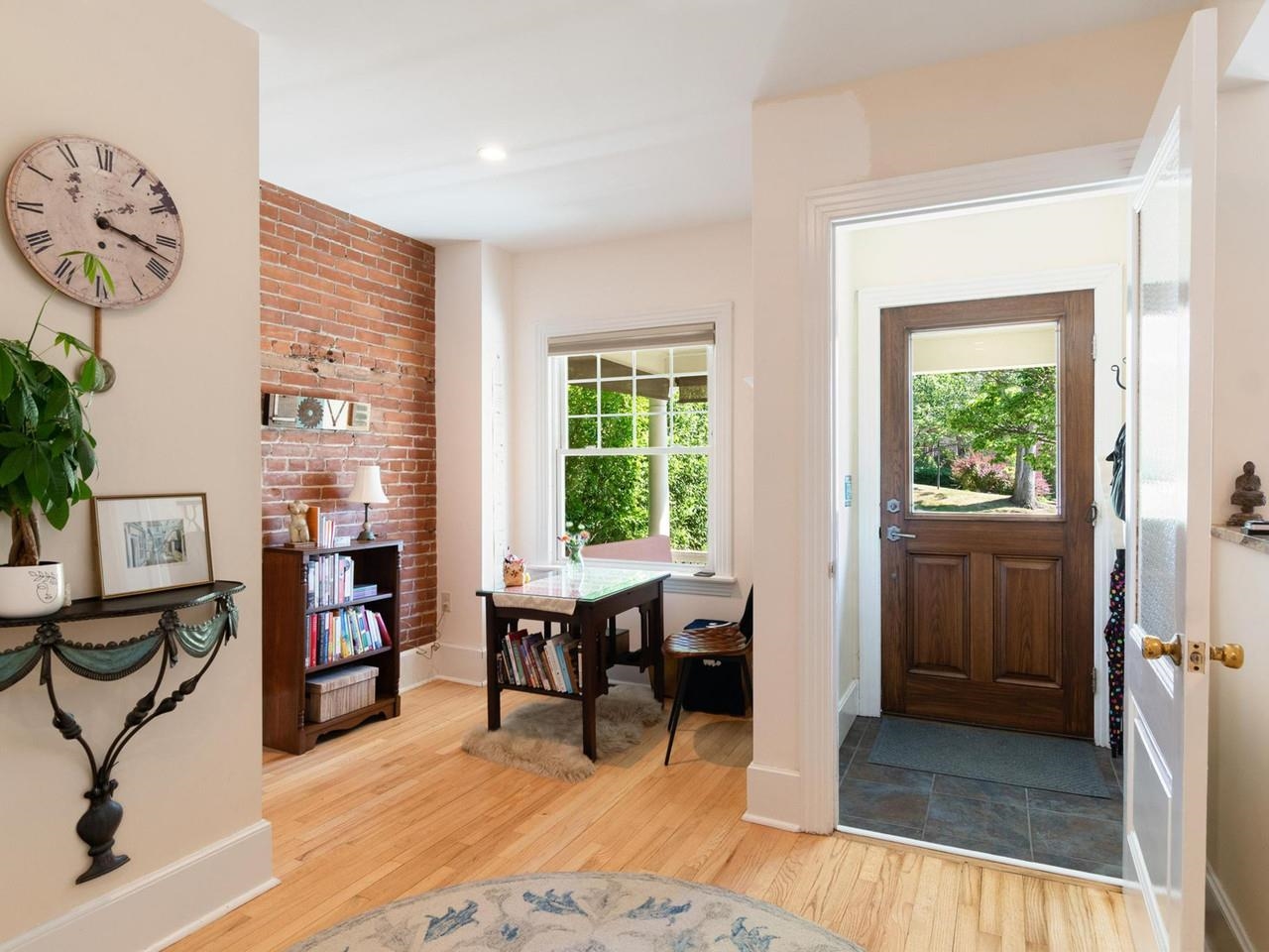274 College Street Property Photo 5