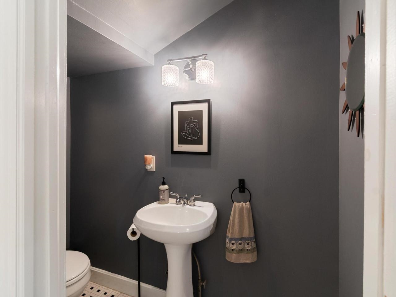 274 College Street Property Photo 7