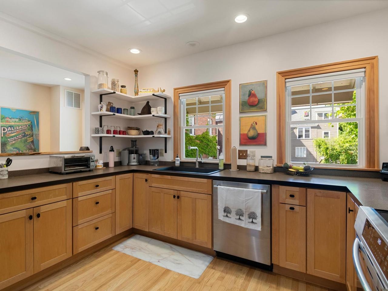 274 College Street Property Photo 15