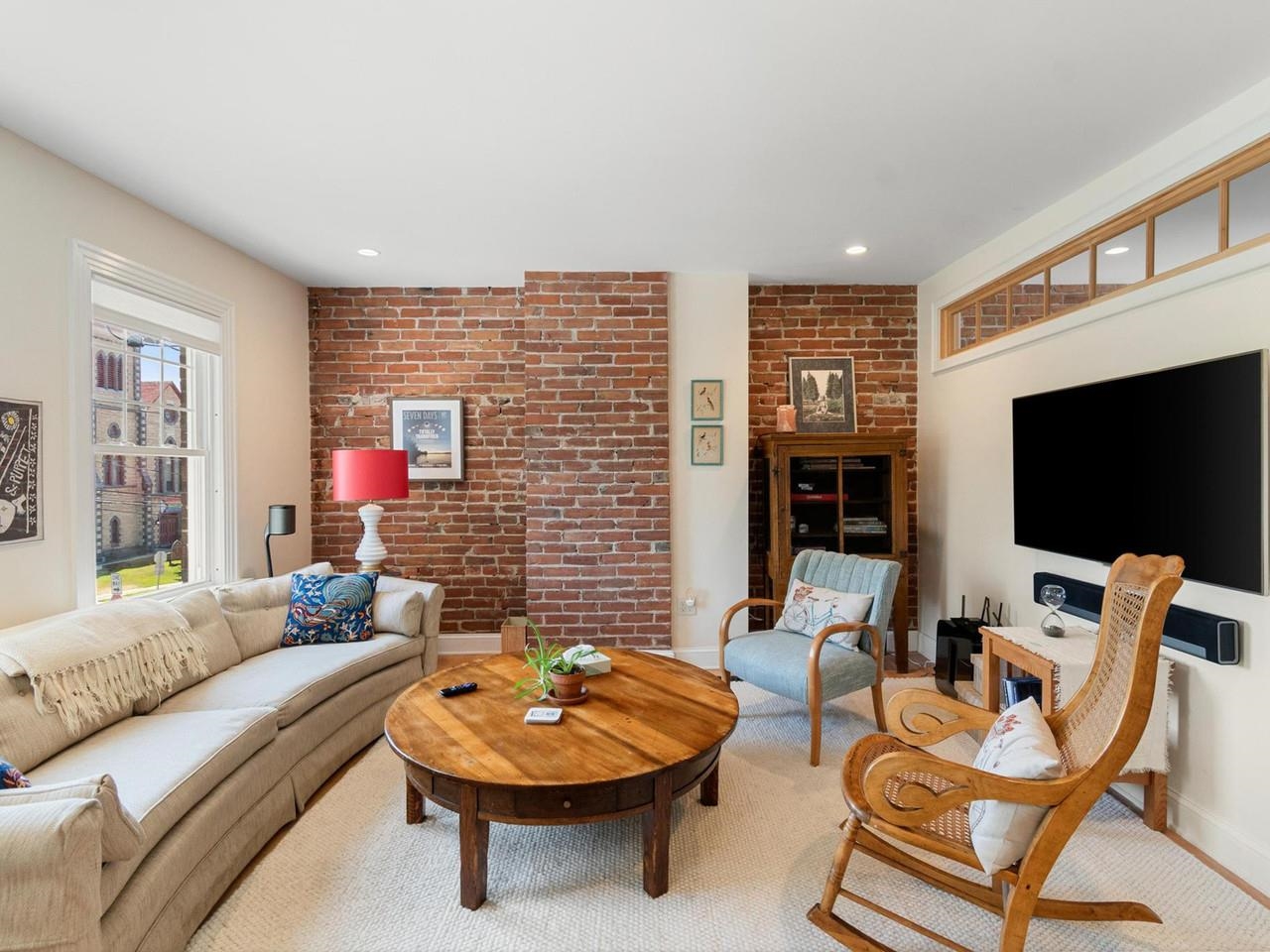 274 College Street Property Photo 18