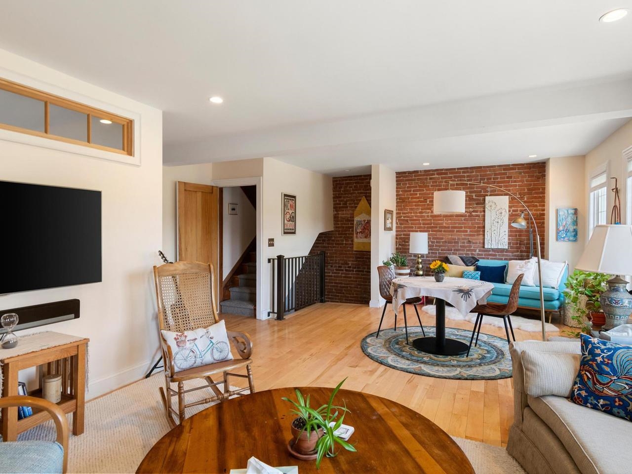 274 College Street Property Photo 19