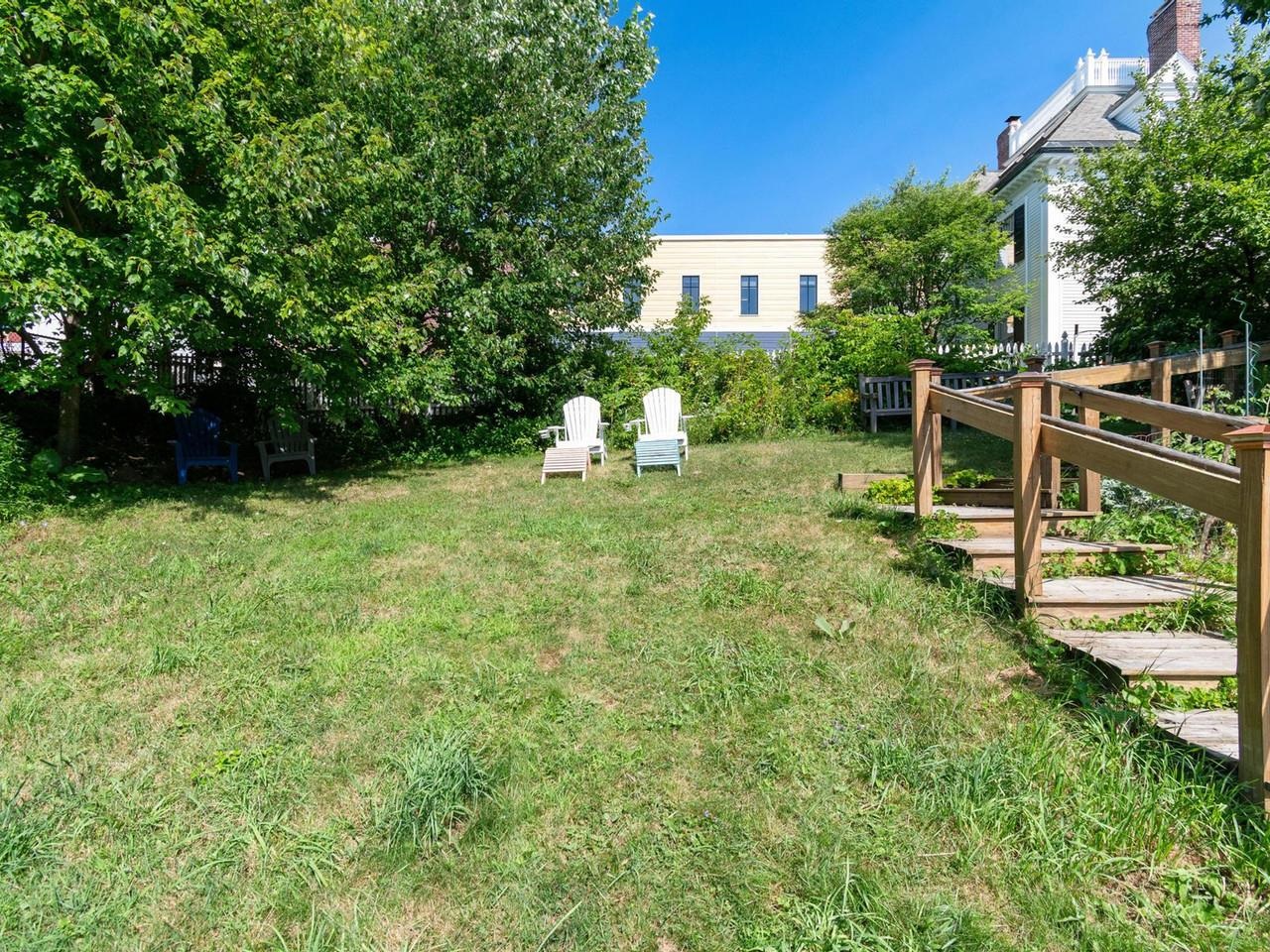 274 College Street Property Photo 40