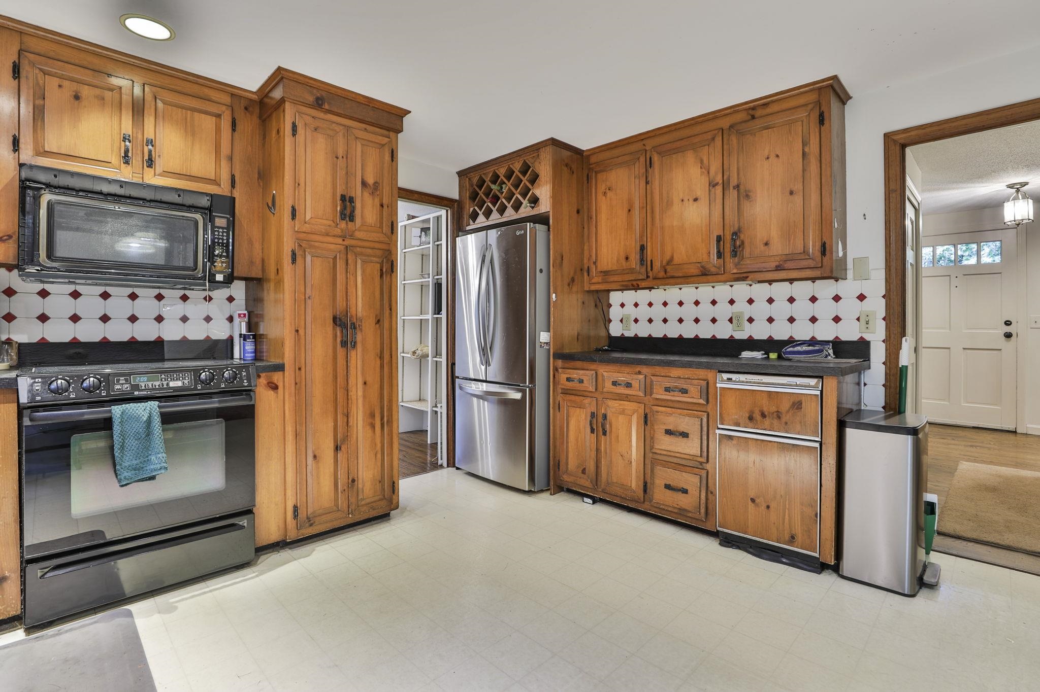 56 Buttonwood Drive Property Photo 11