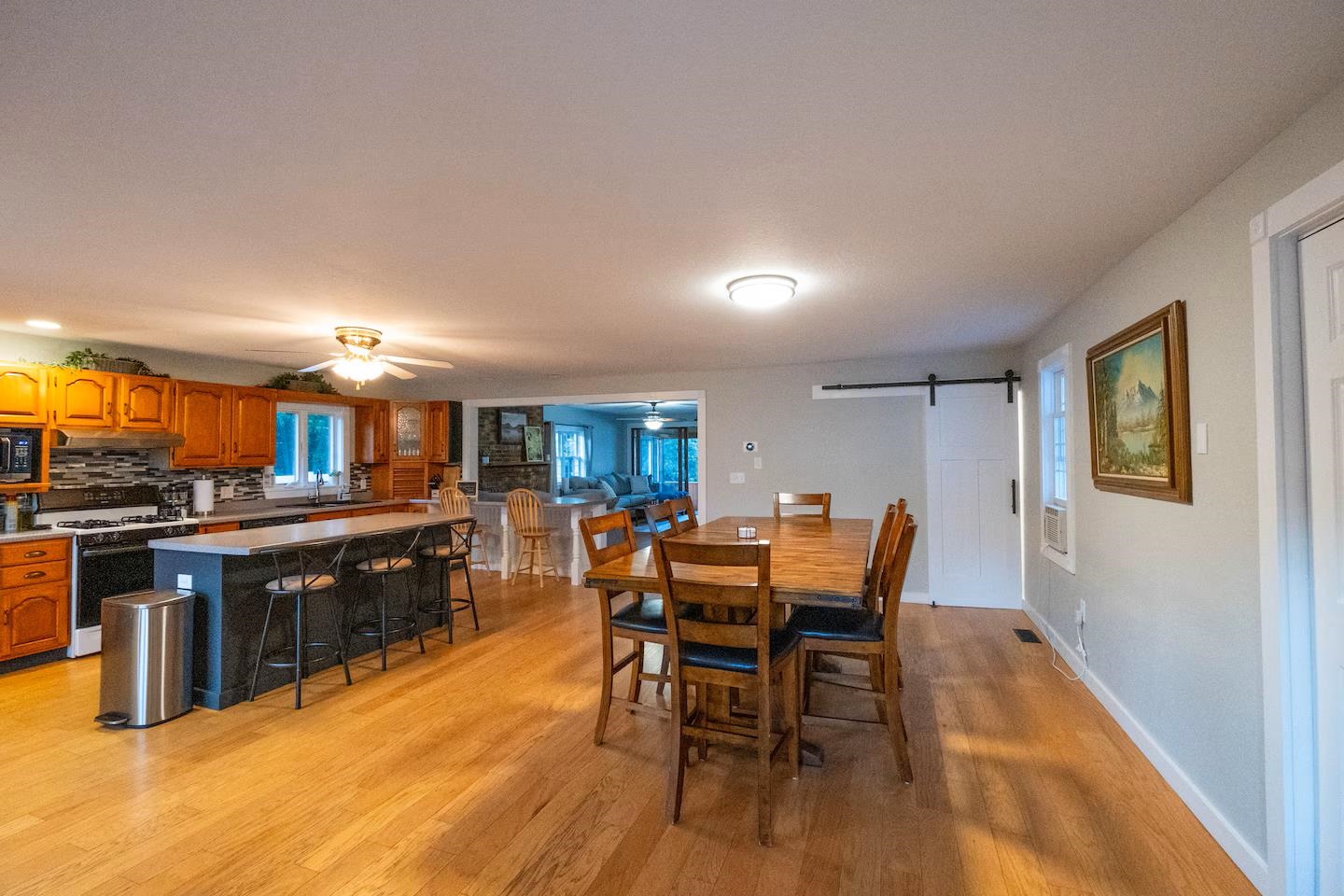 422 Billings Point Property Photo 4