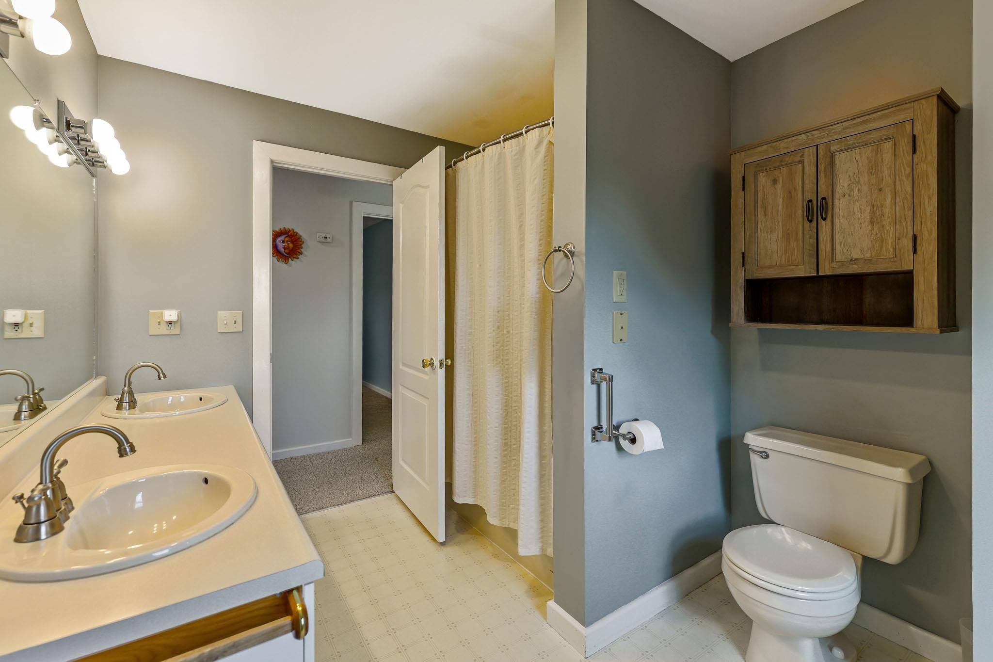 159 Brookes Street Property Photo 36