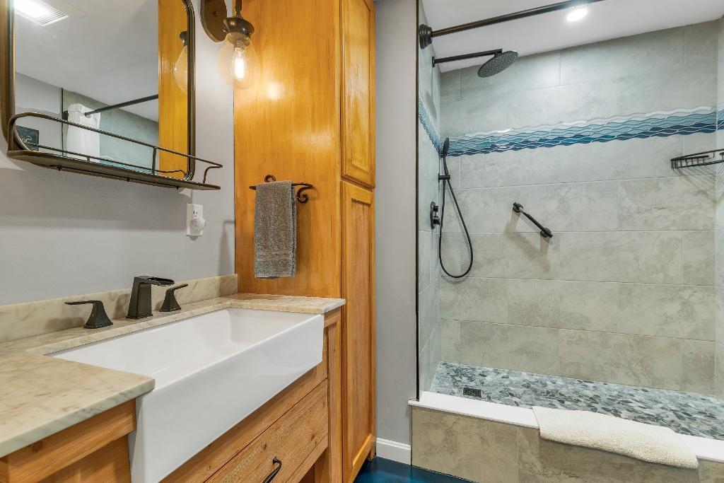 375 Endicott Street N Property Photo 8