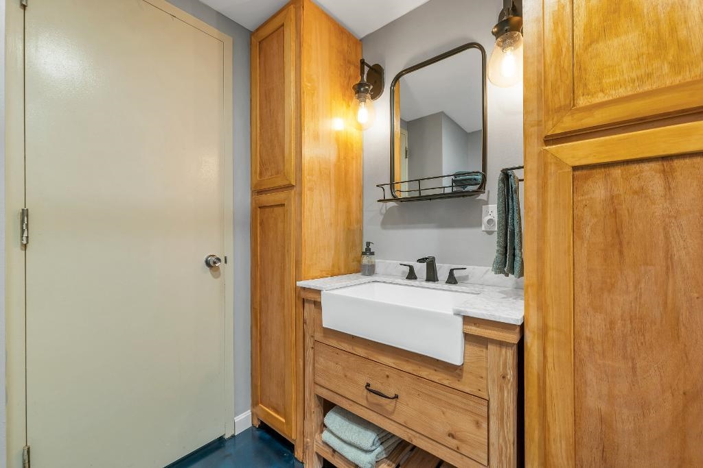 375 Endicott Street N Property Photo 9