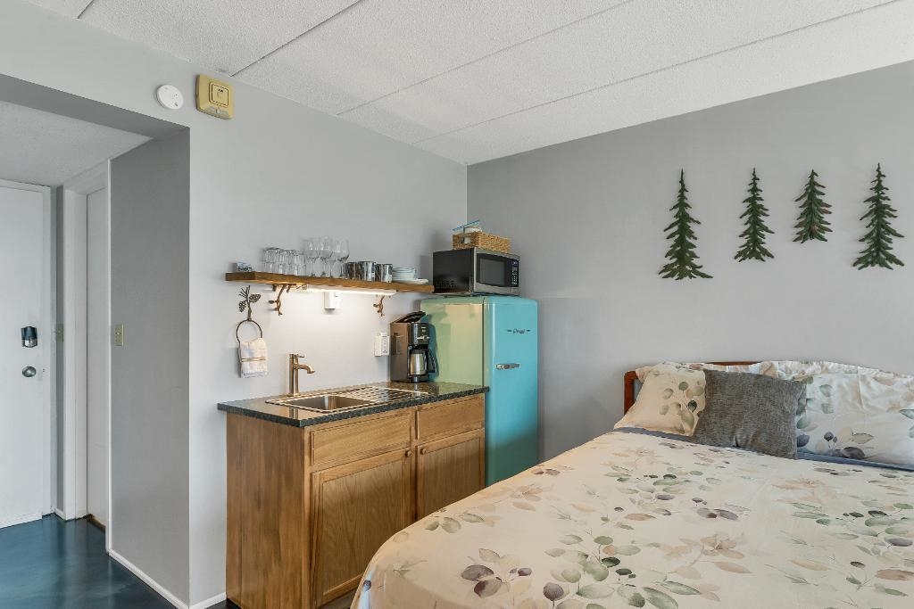 375 Endicott Street N Property Photo 14