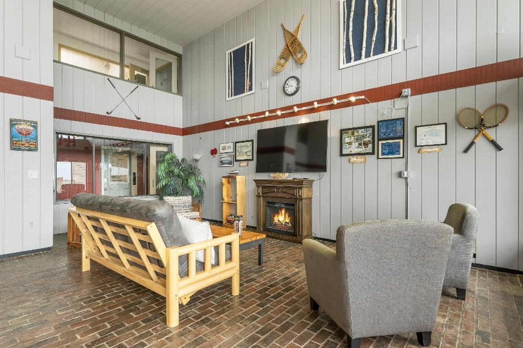 375 Endicott Street N Property Photo 25