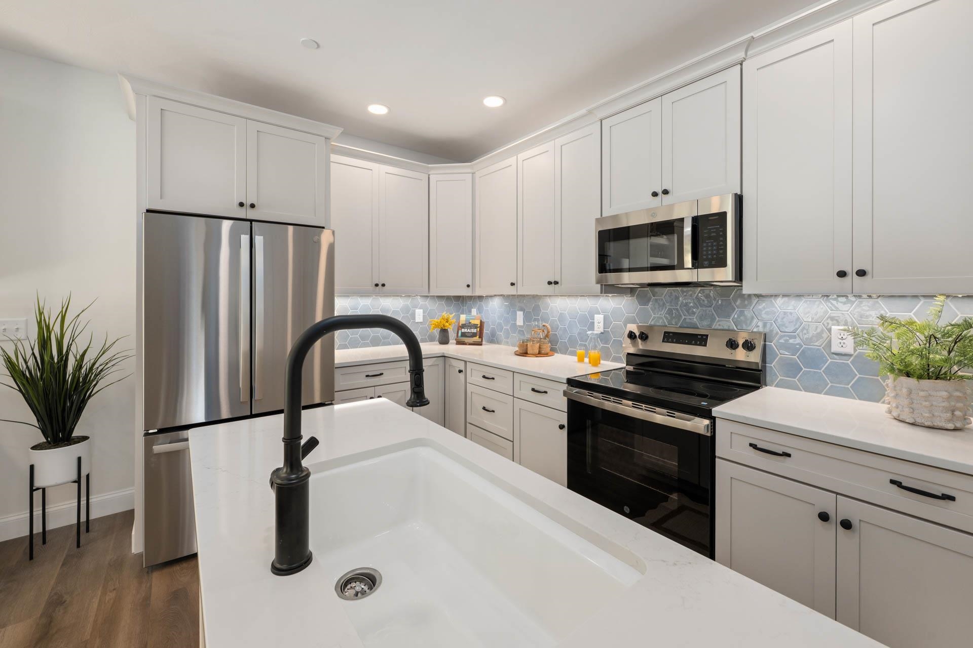 1a Dearborn Circle Property Photo 4