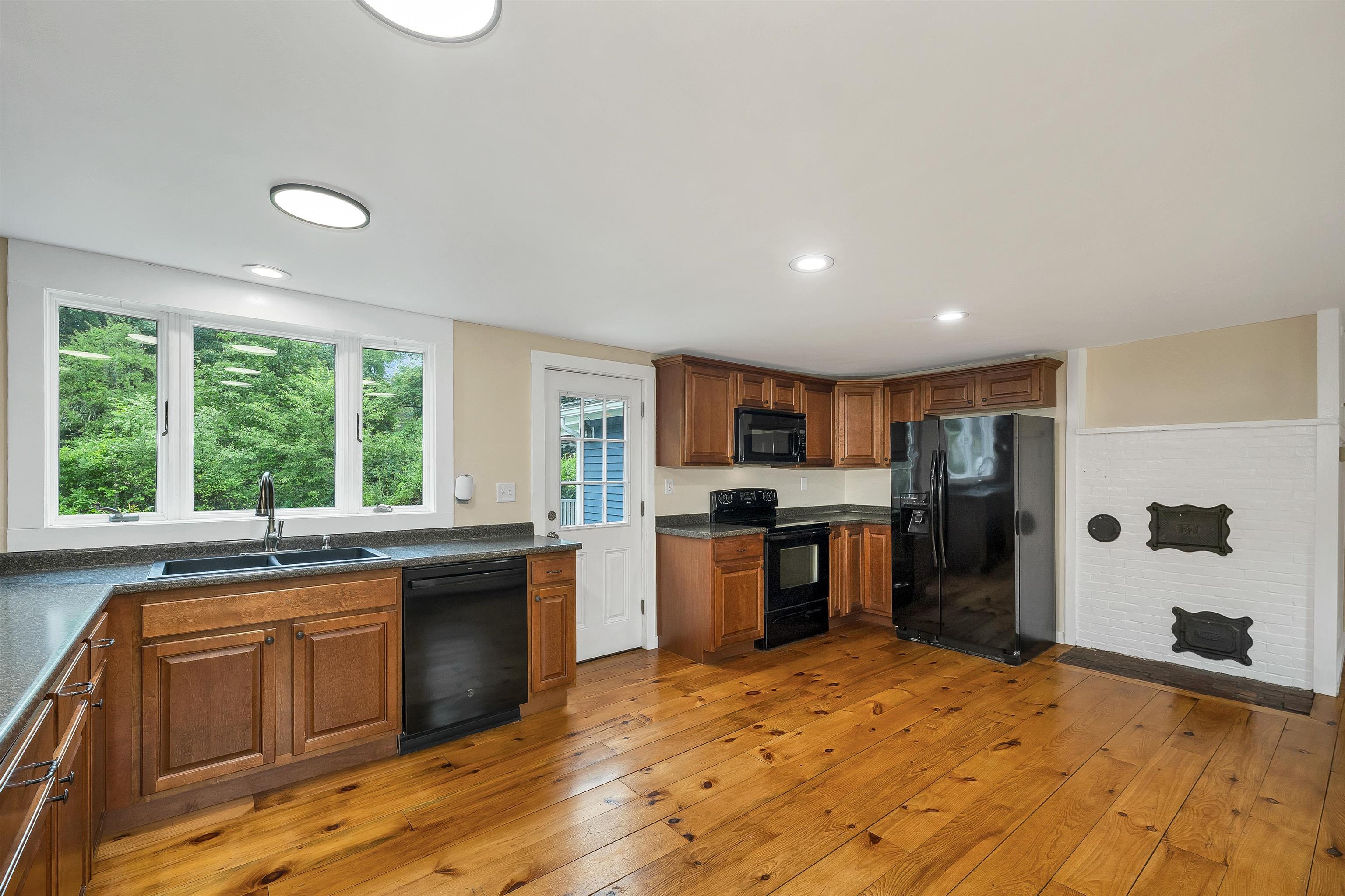 26 Old Mont Vernon Road Property Photo 6