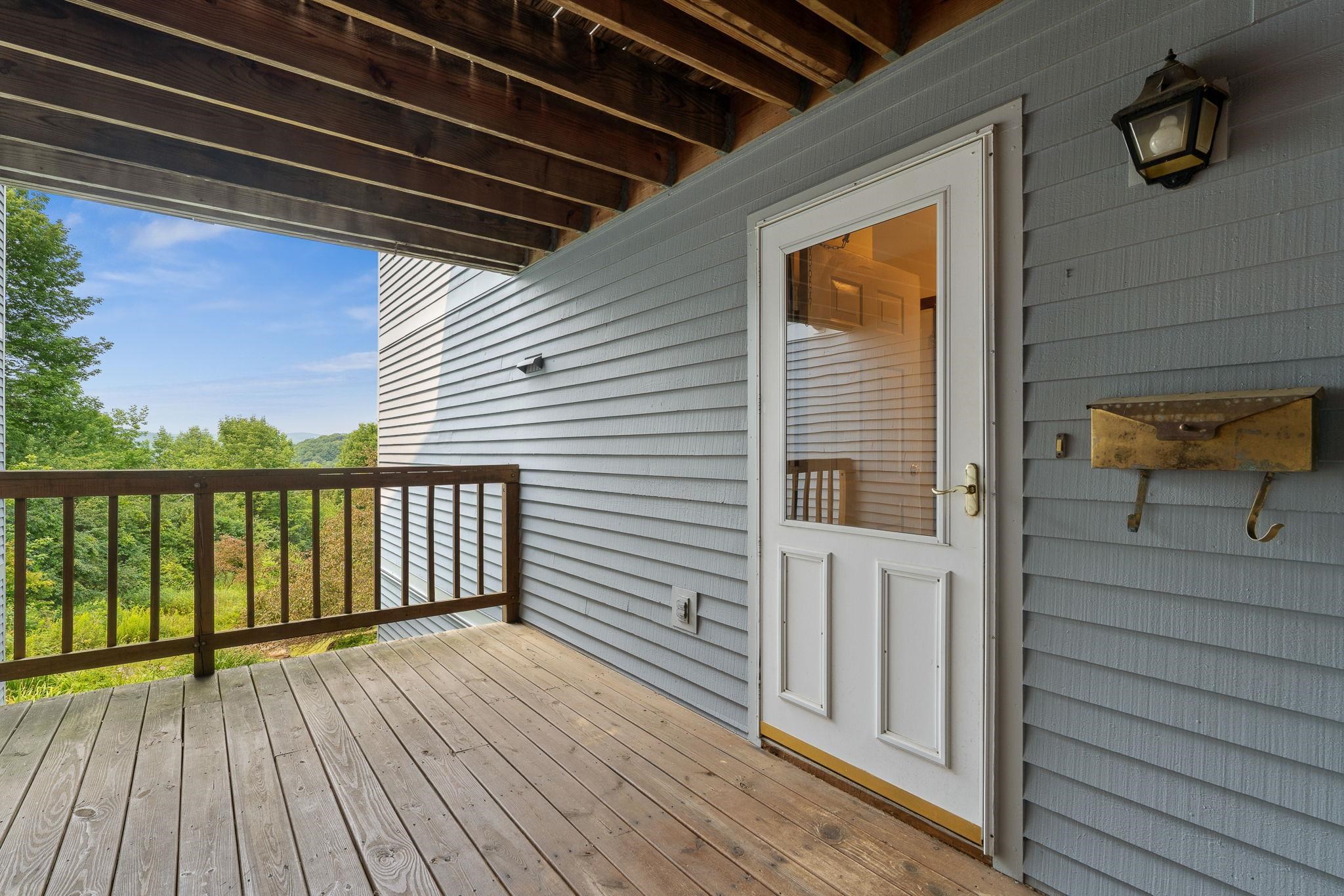 212 Cityside Drive Property Photo 2