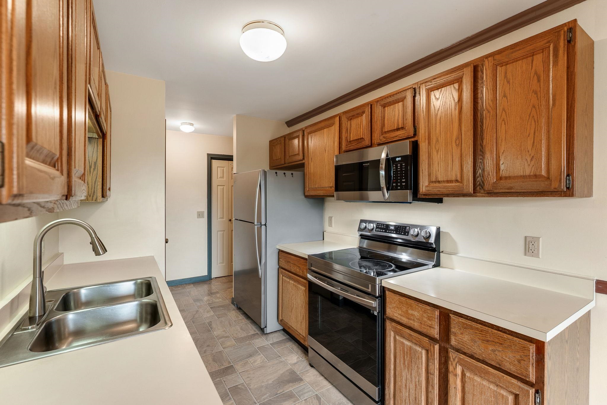 212 Cityside Drive Property Photo 5