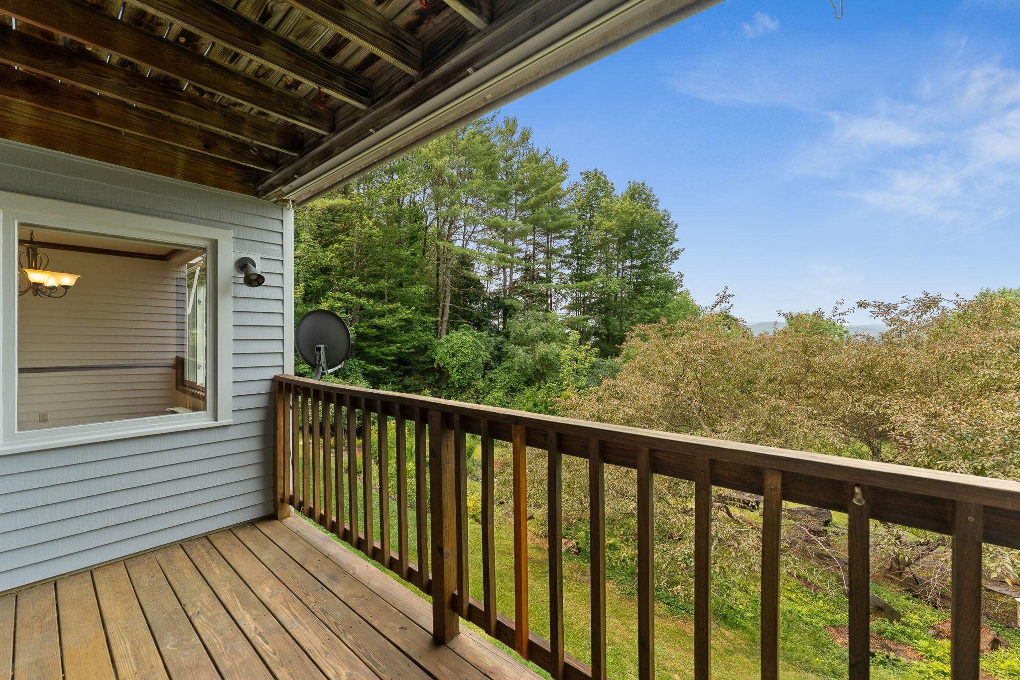 212 Cityside Drive Property Photo 10