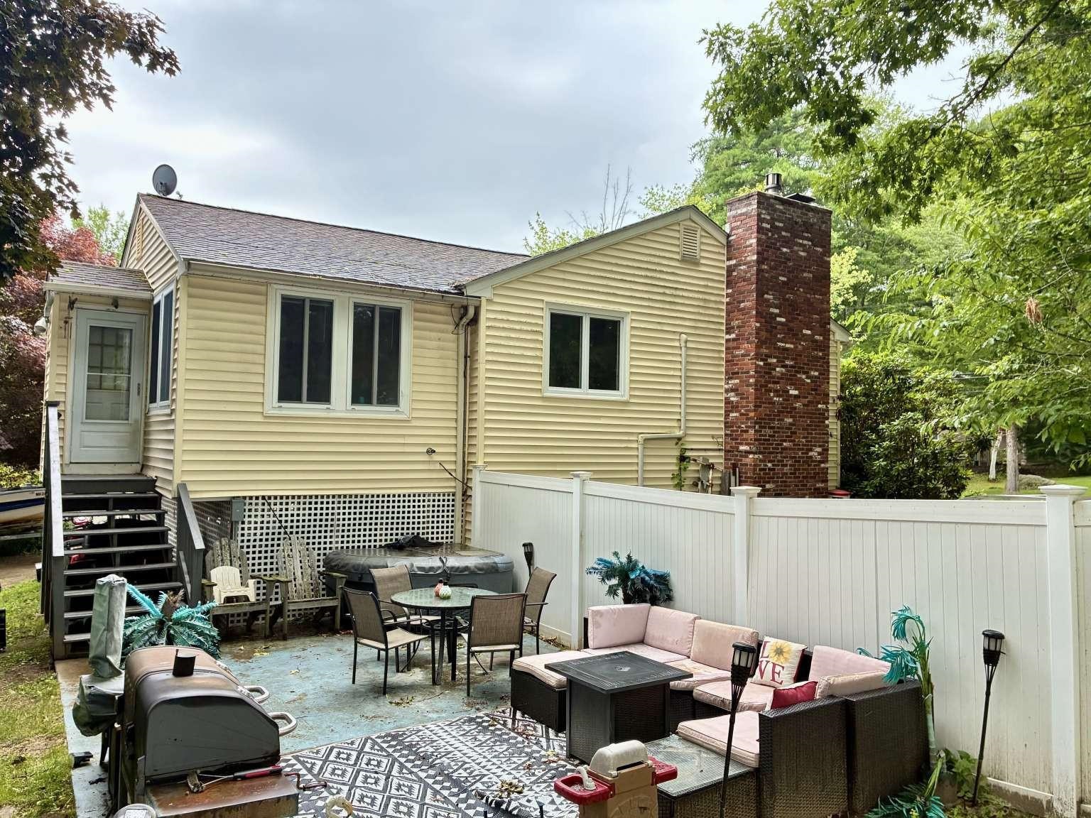 421 Pleasant Street Property Photo 2