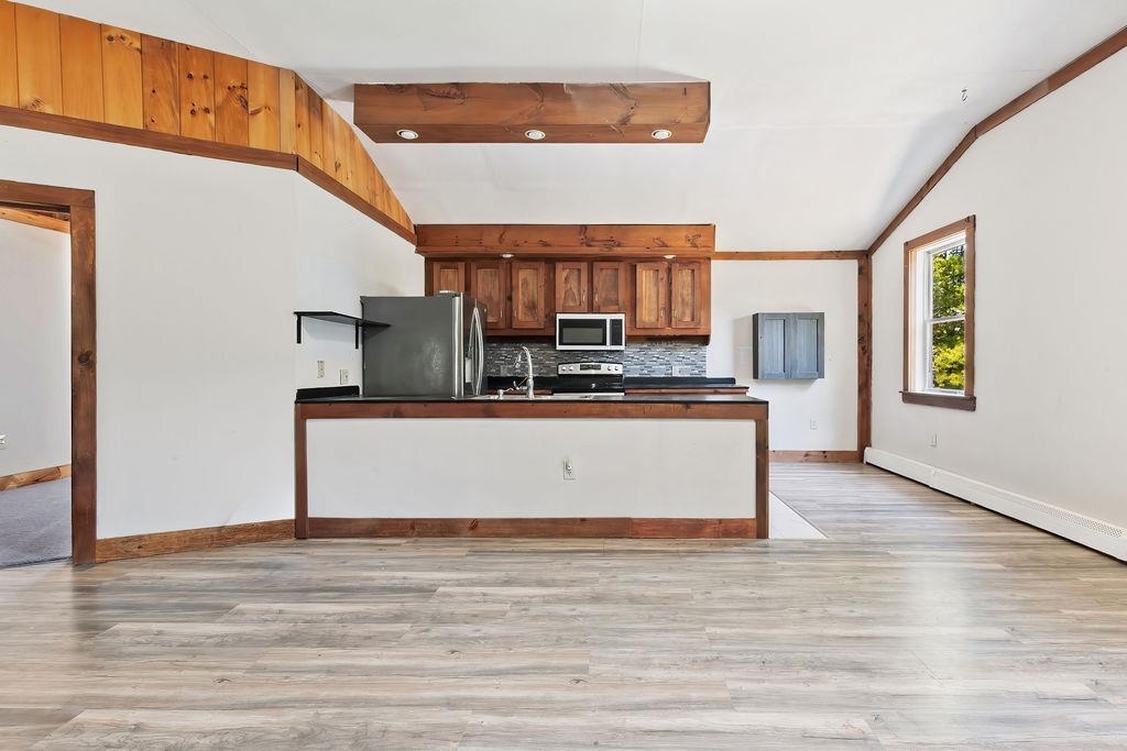 371-373 East Mountain Road Property Photo 13