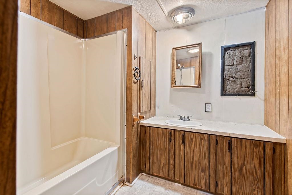 371-373 East Mountain Road Property Photo 53