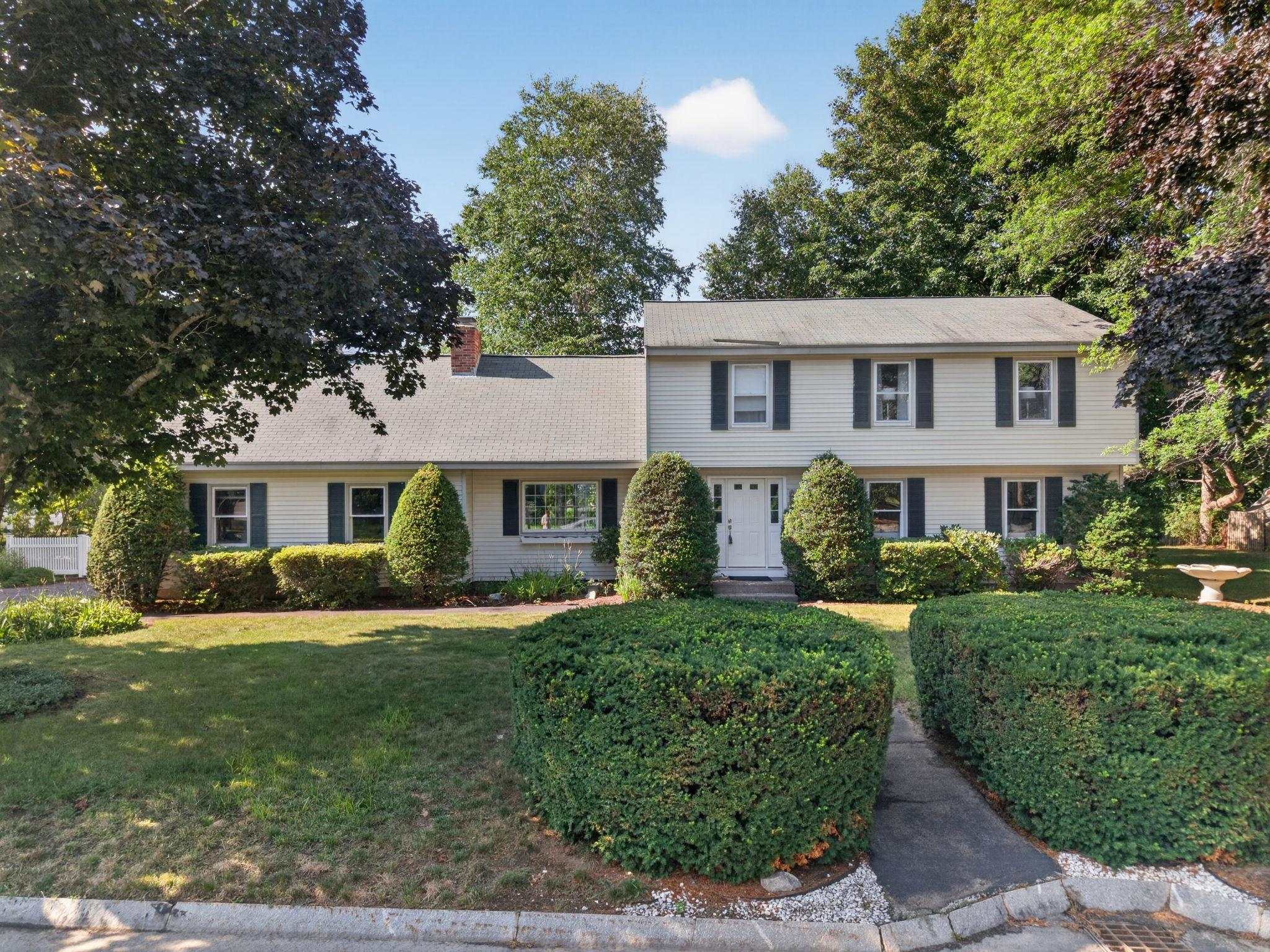 2 Queensway Circle Property Photo 1