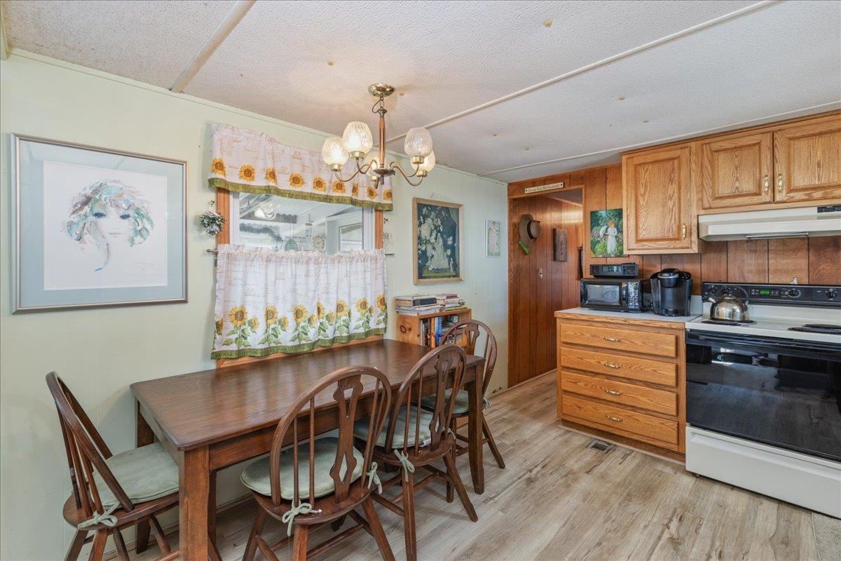 99 Hayes Mobile Home Park Property Photo 15