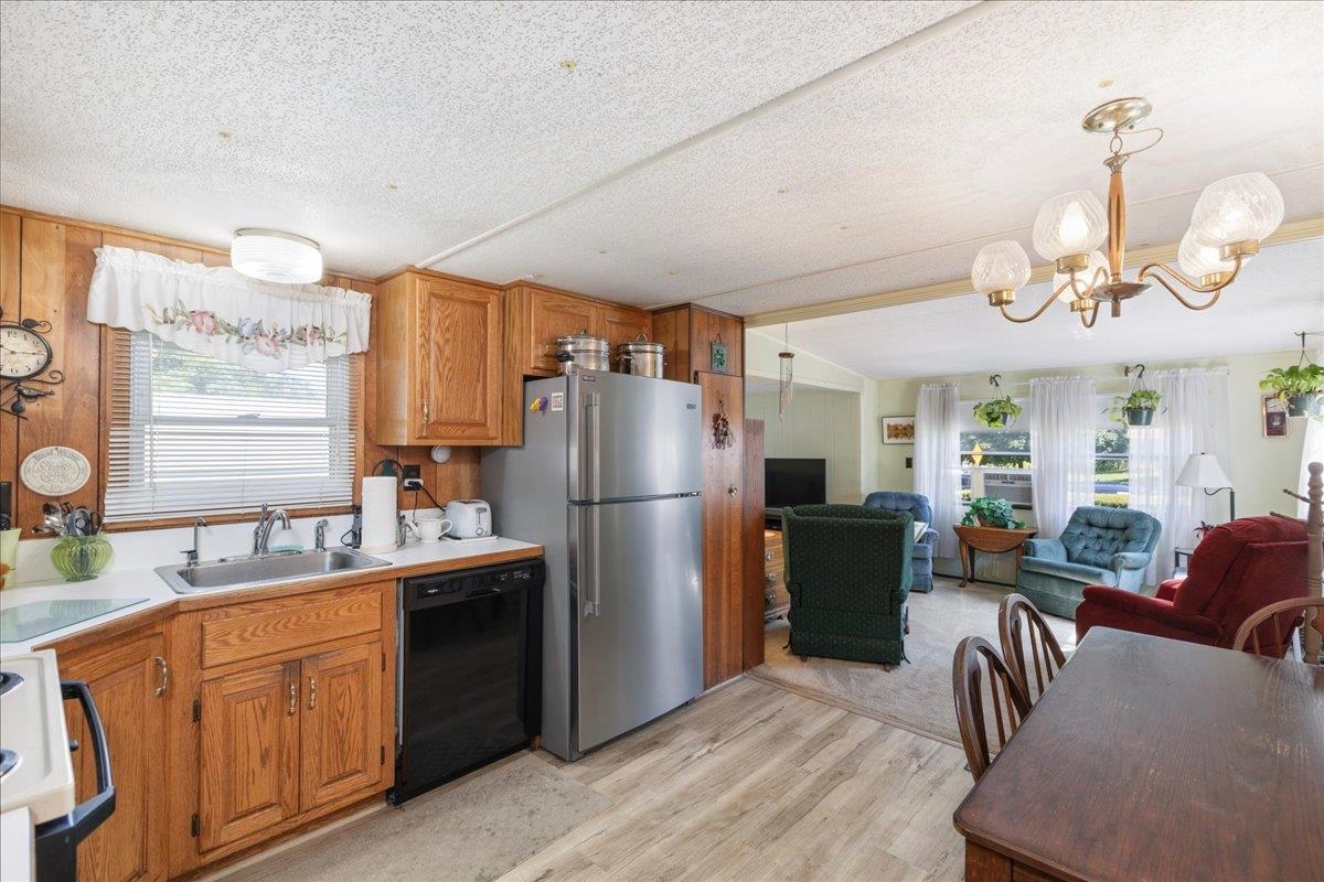 99 Hayes Mobile Home Park Property Photo 16