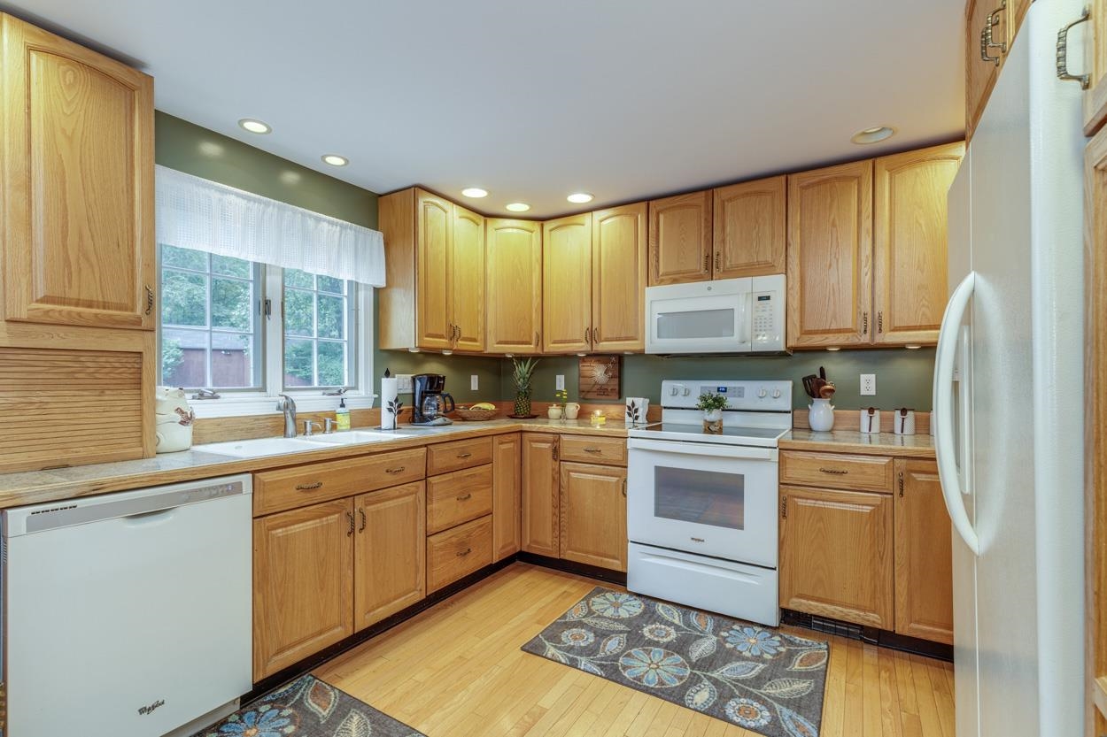22 Horace Greeley Road Property Photo 7