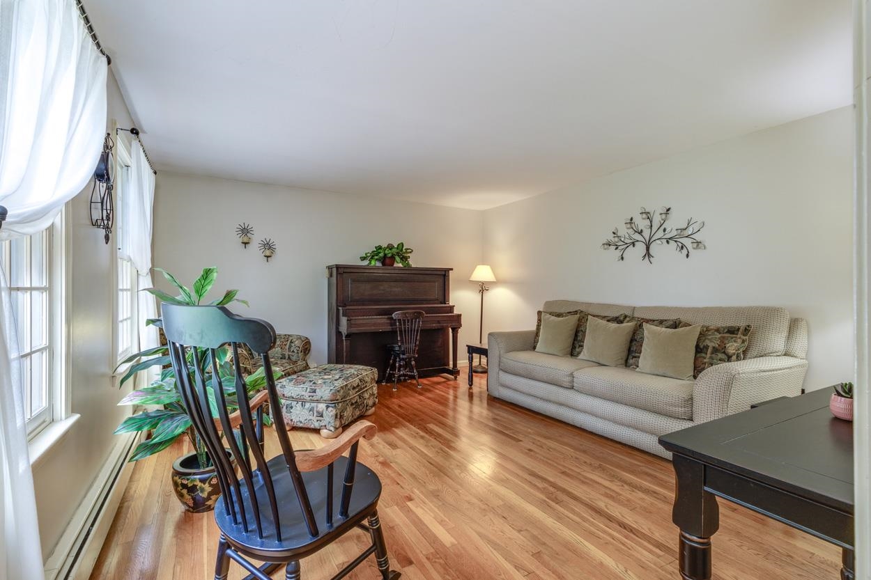 22 Horace Greeley Road Property Photo 17