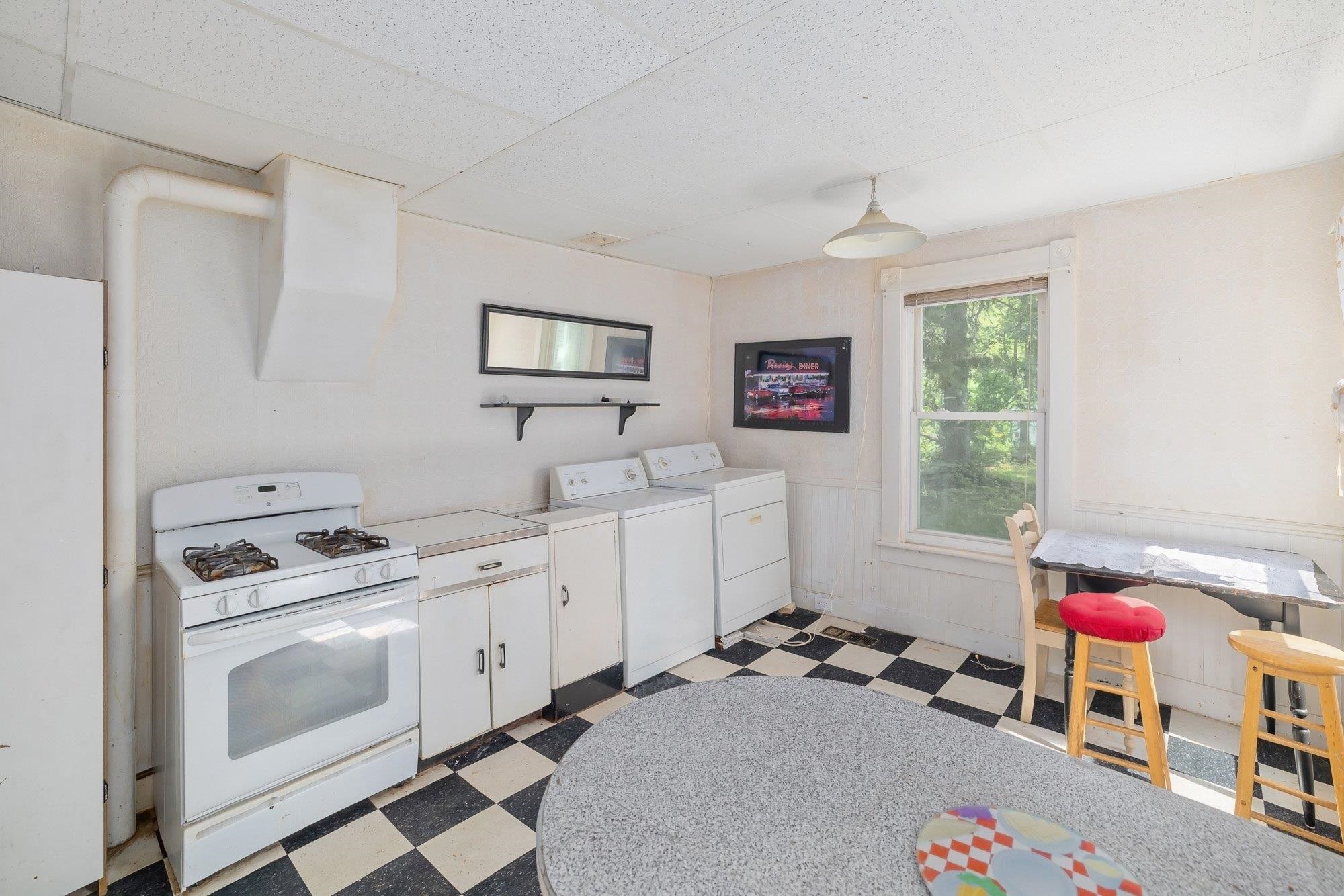 123 High Street Property Photo 31