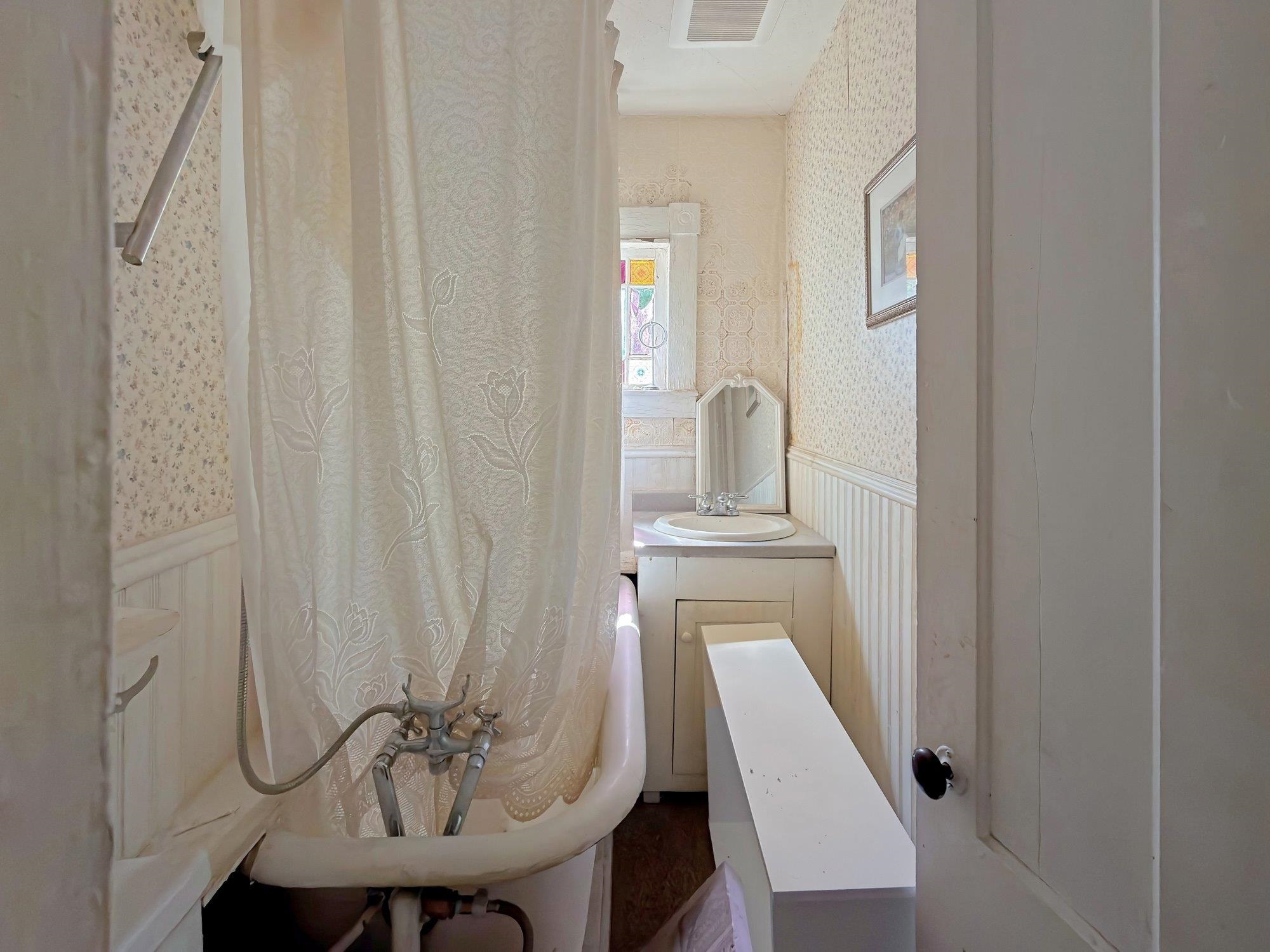 123 High Street Property Photo 34