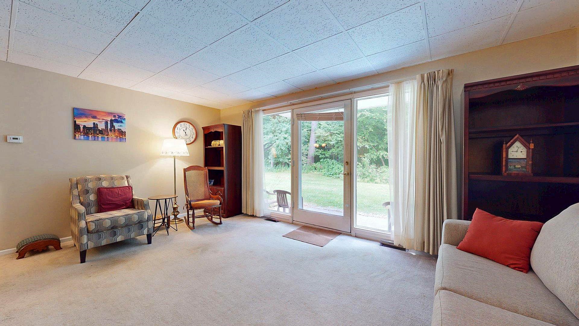 100 Kennedy Drive Property Photo 3