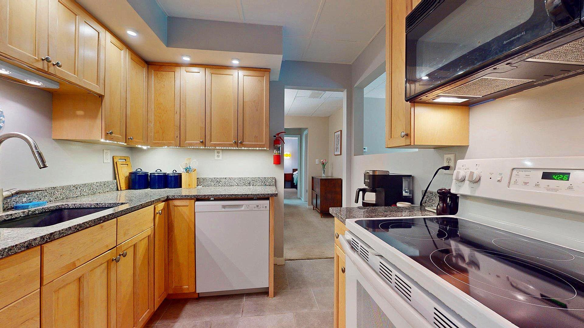 100 Kennedy Drive Property Photo 14