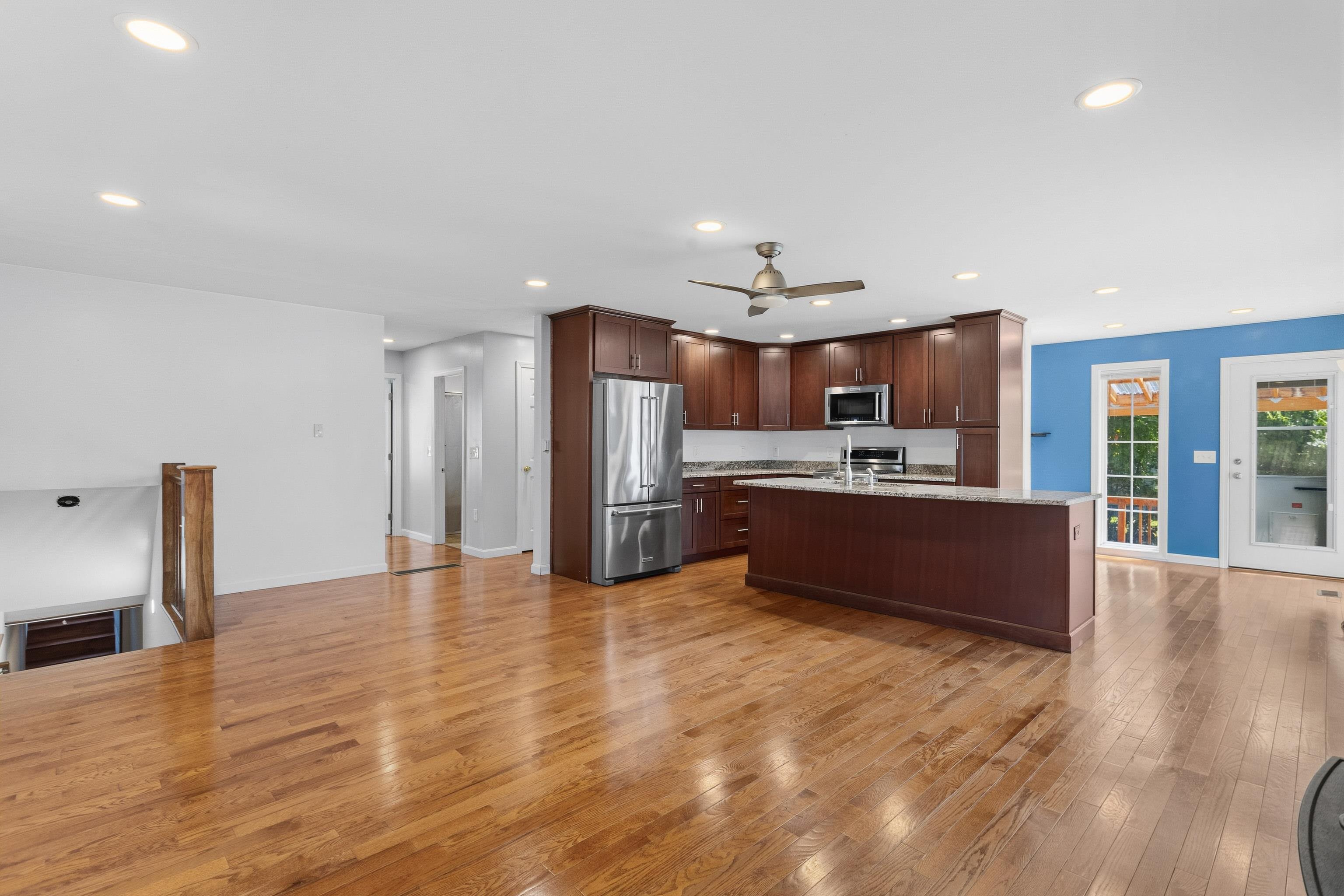 264 Broad Street Property Photo 6