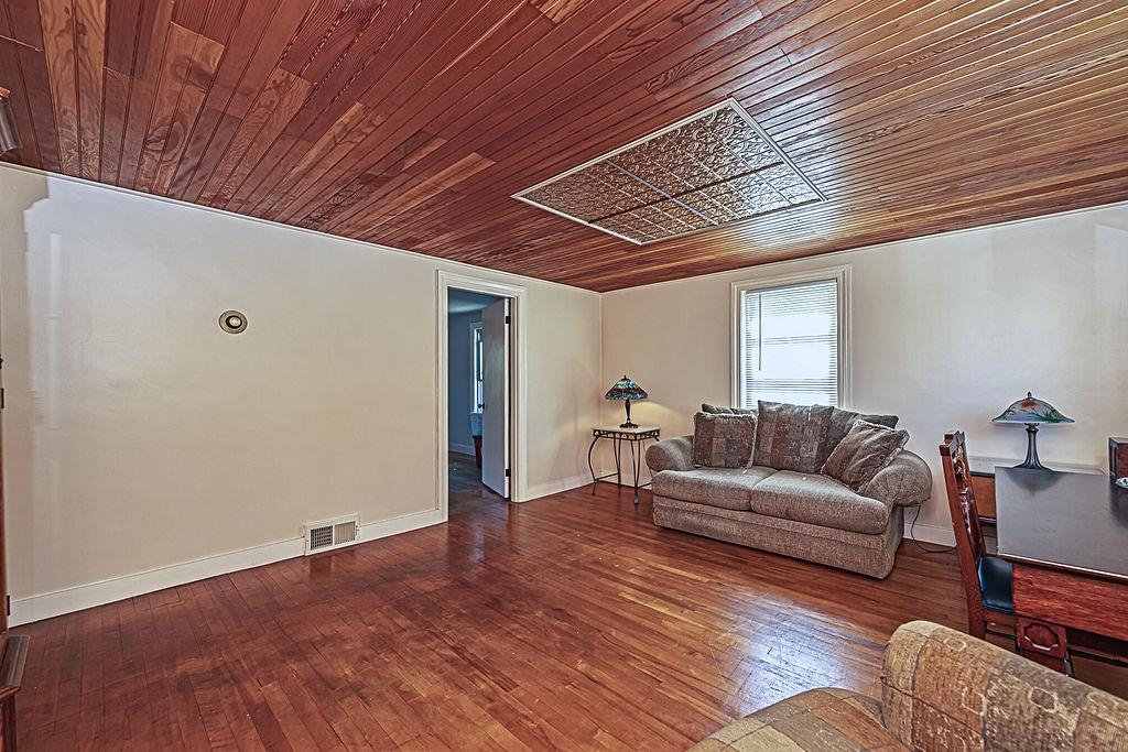 18 Pershing Street Property Photo 6