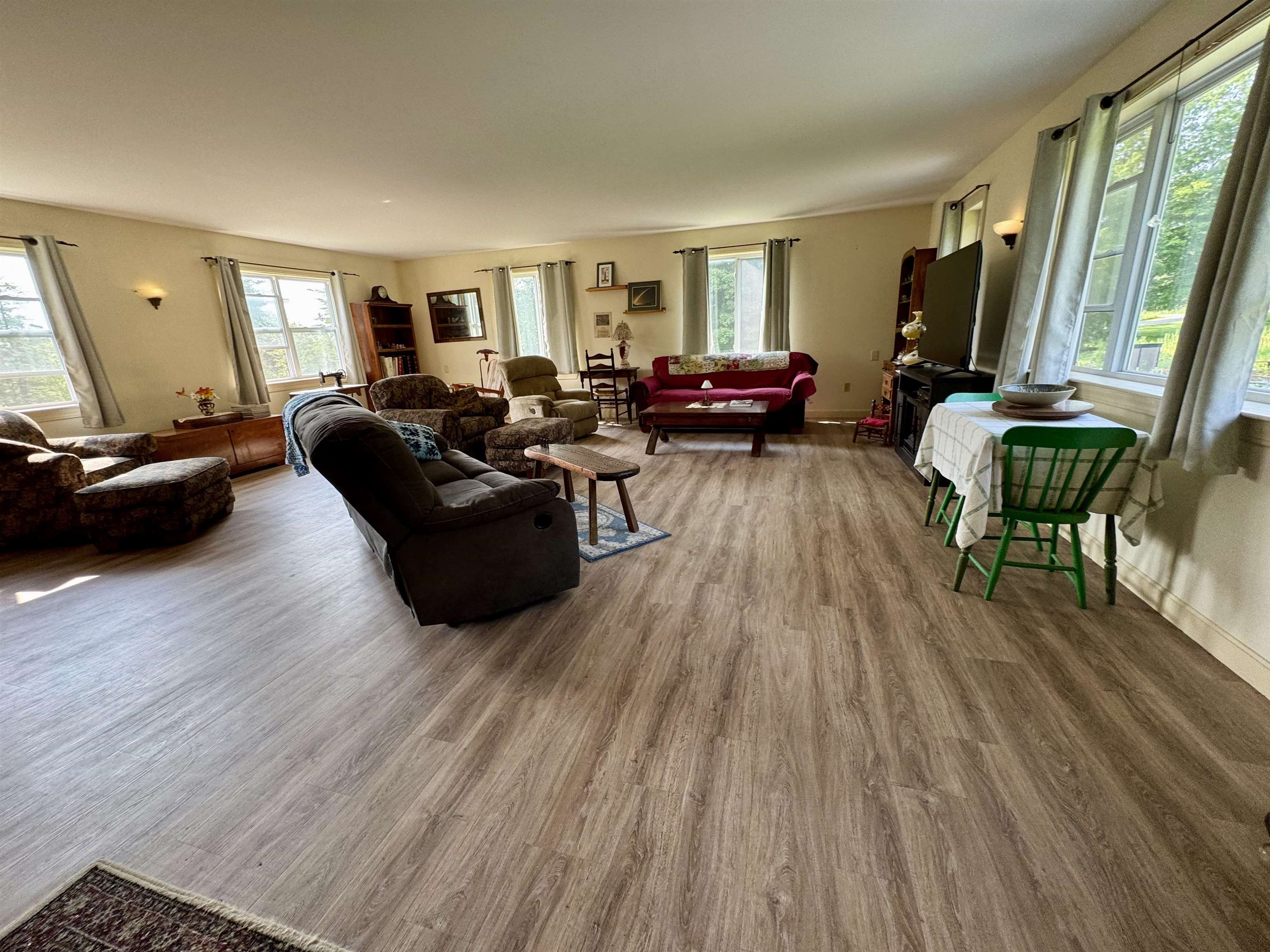 2242 Goshen Road Property Photo 9