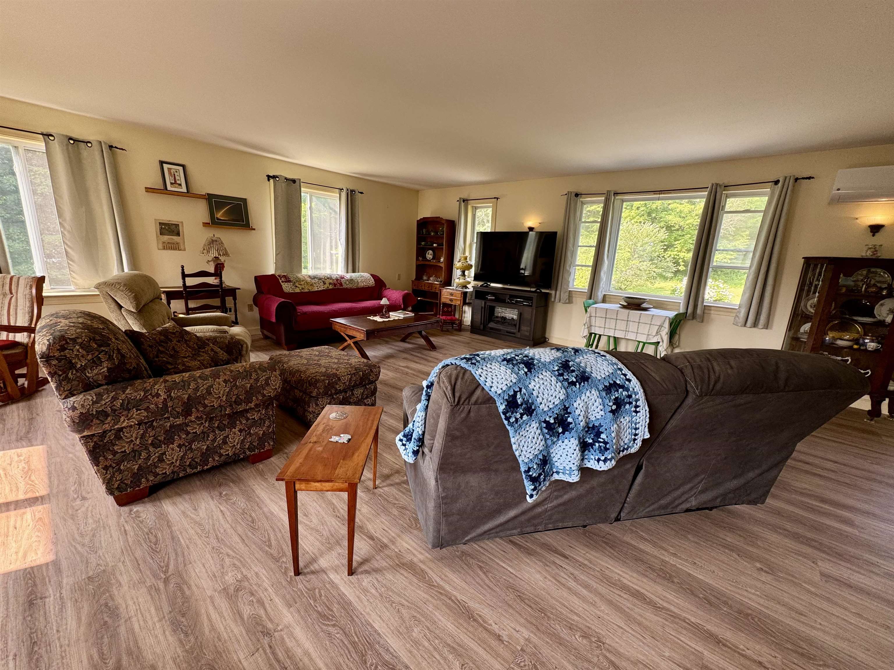 2242 Goshen Road Property Photo 10
