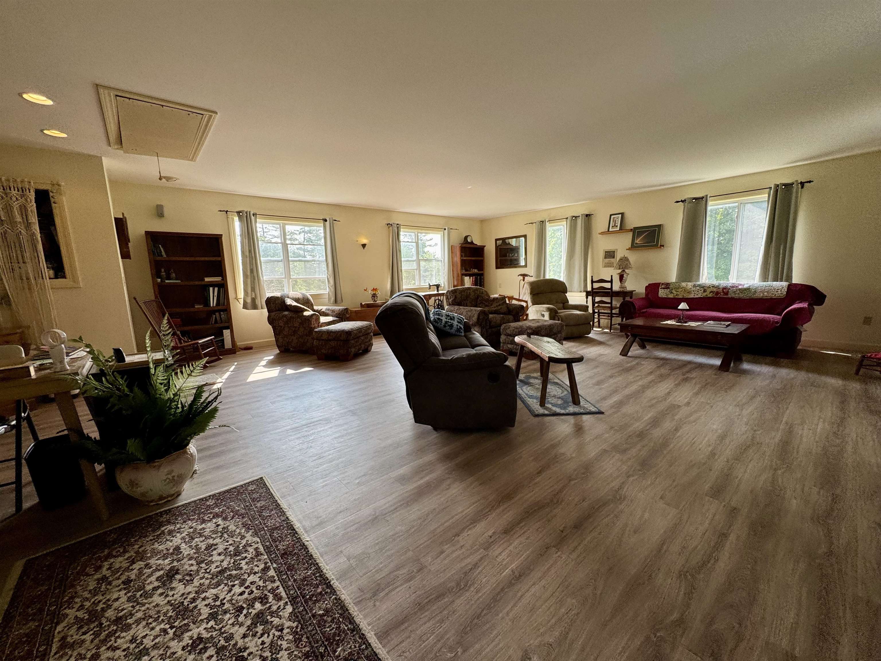 2242 Goshen Road Property Photo 11