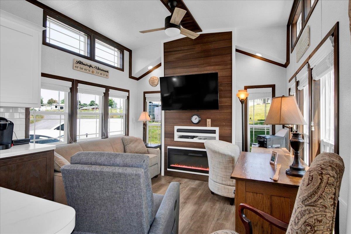 36 Island Circle Property Photo 4