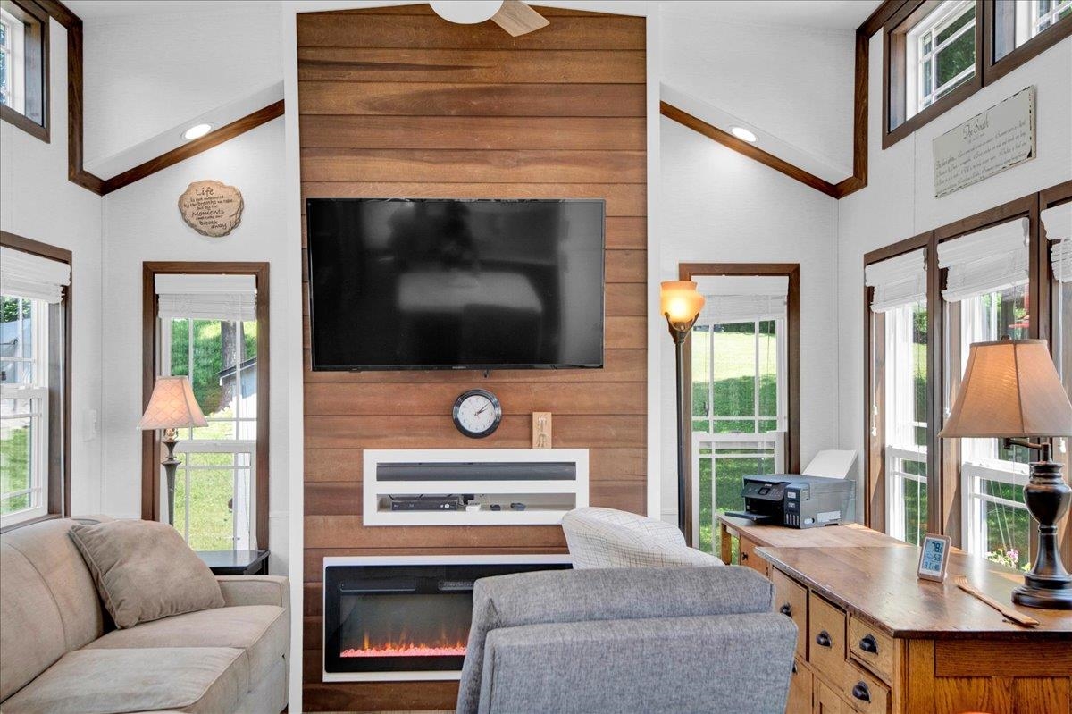 36 Island Circle Property Photo 5