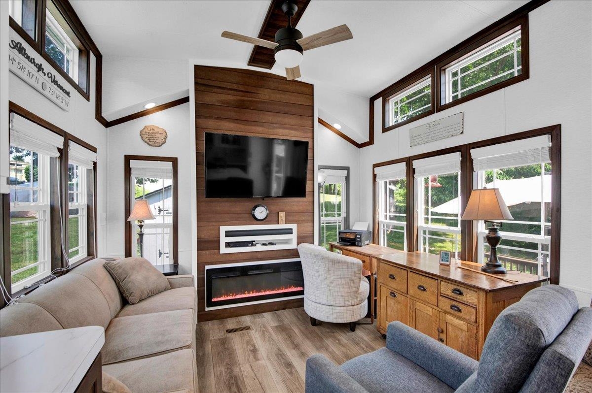 36 Island Circle Property Photo 6
