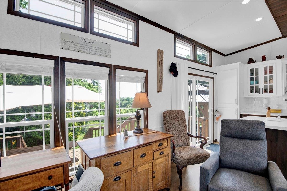 36 Island Circle Property Photo 8