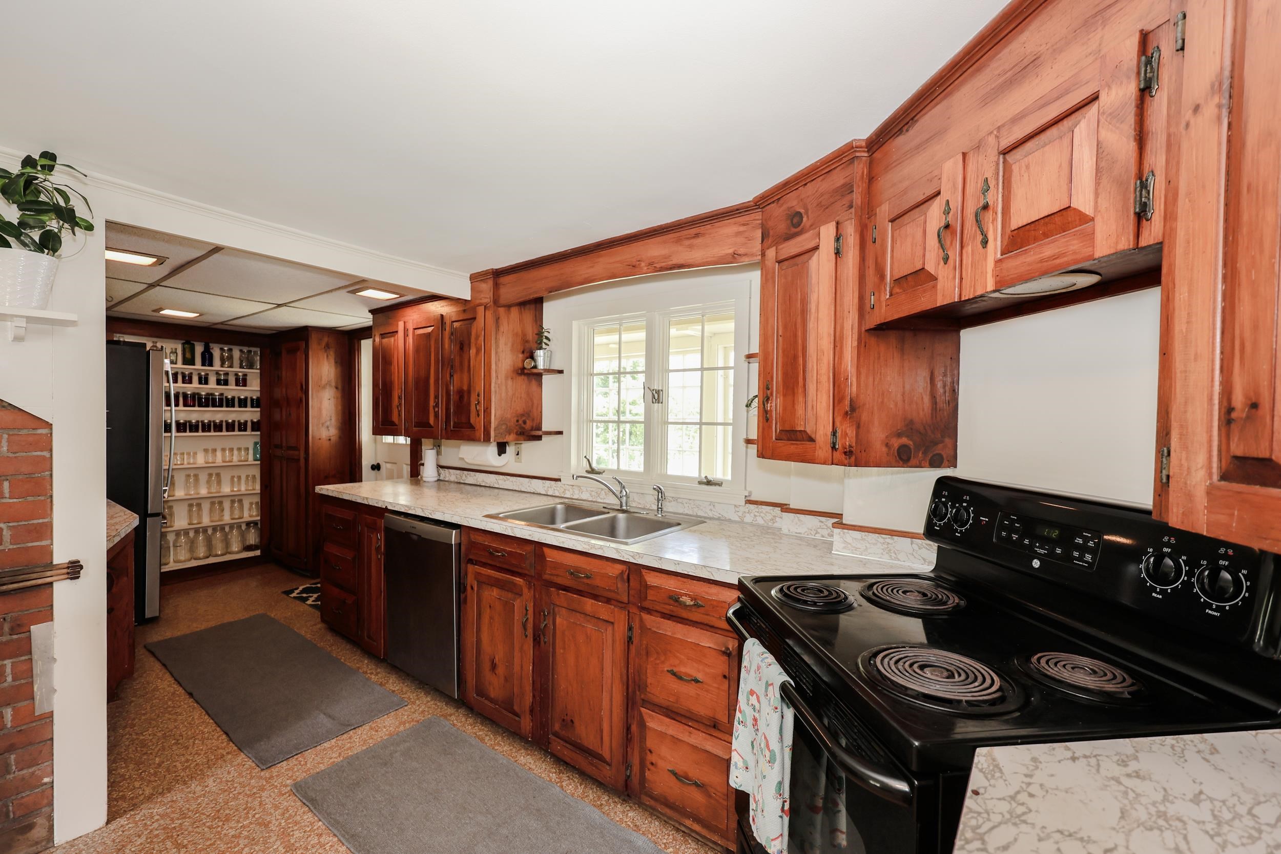 558 East Deering Road Property Photo 6