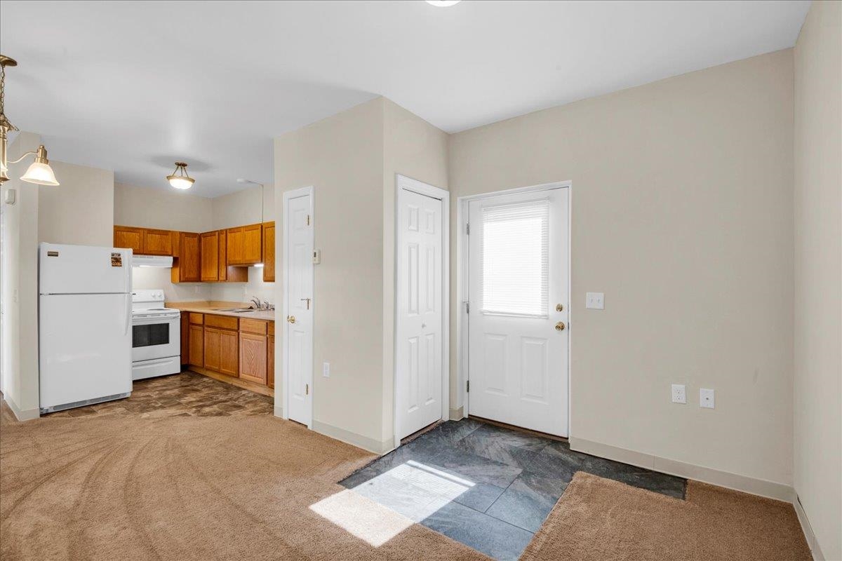 1 Atrium Way Property Photo 4