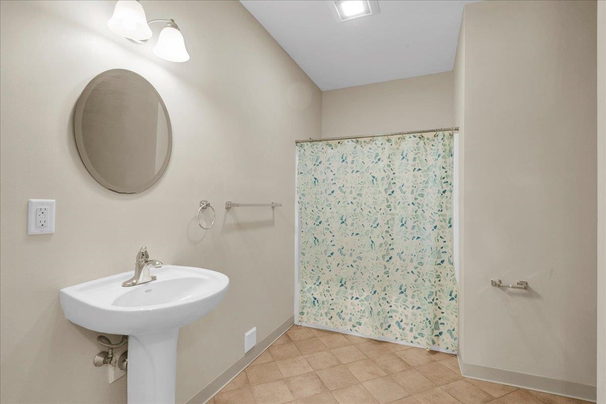 1 Atrium Way Property Photo 21