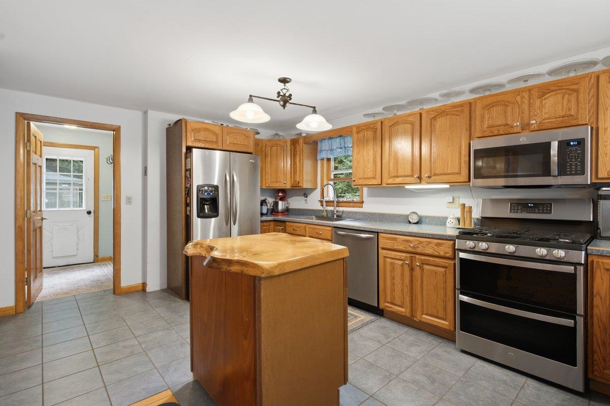 87 B Hill Road Property Photo 8