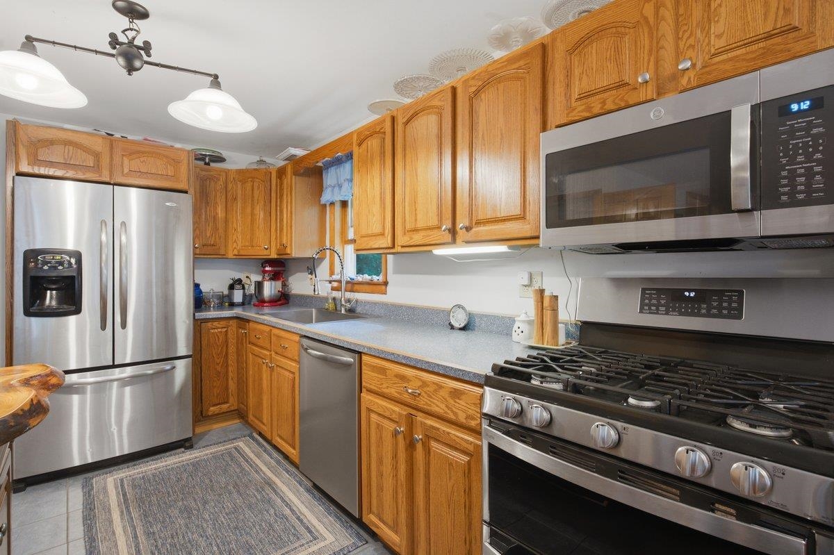 87 B Hill Road Property Photo 9