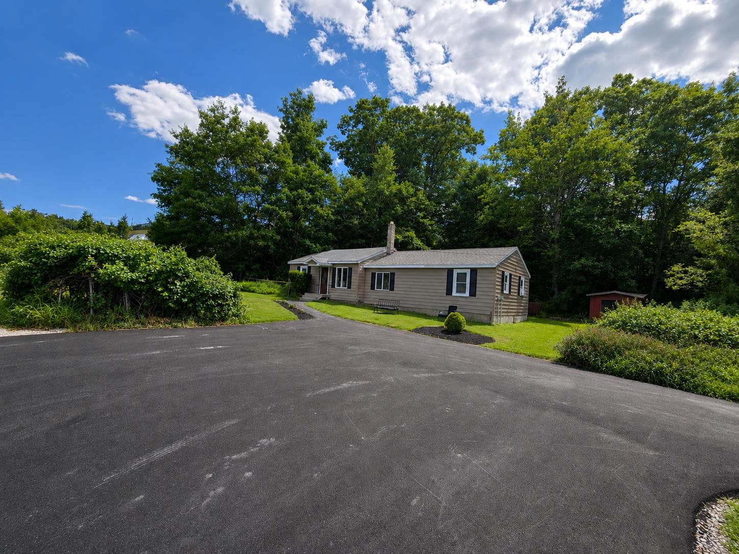 192 Londonderry Turnpike Property Photo 1
