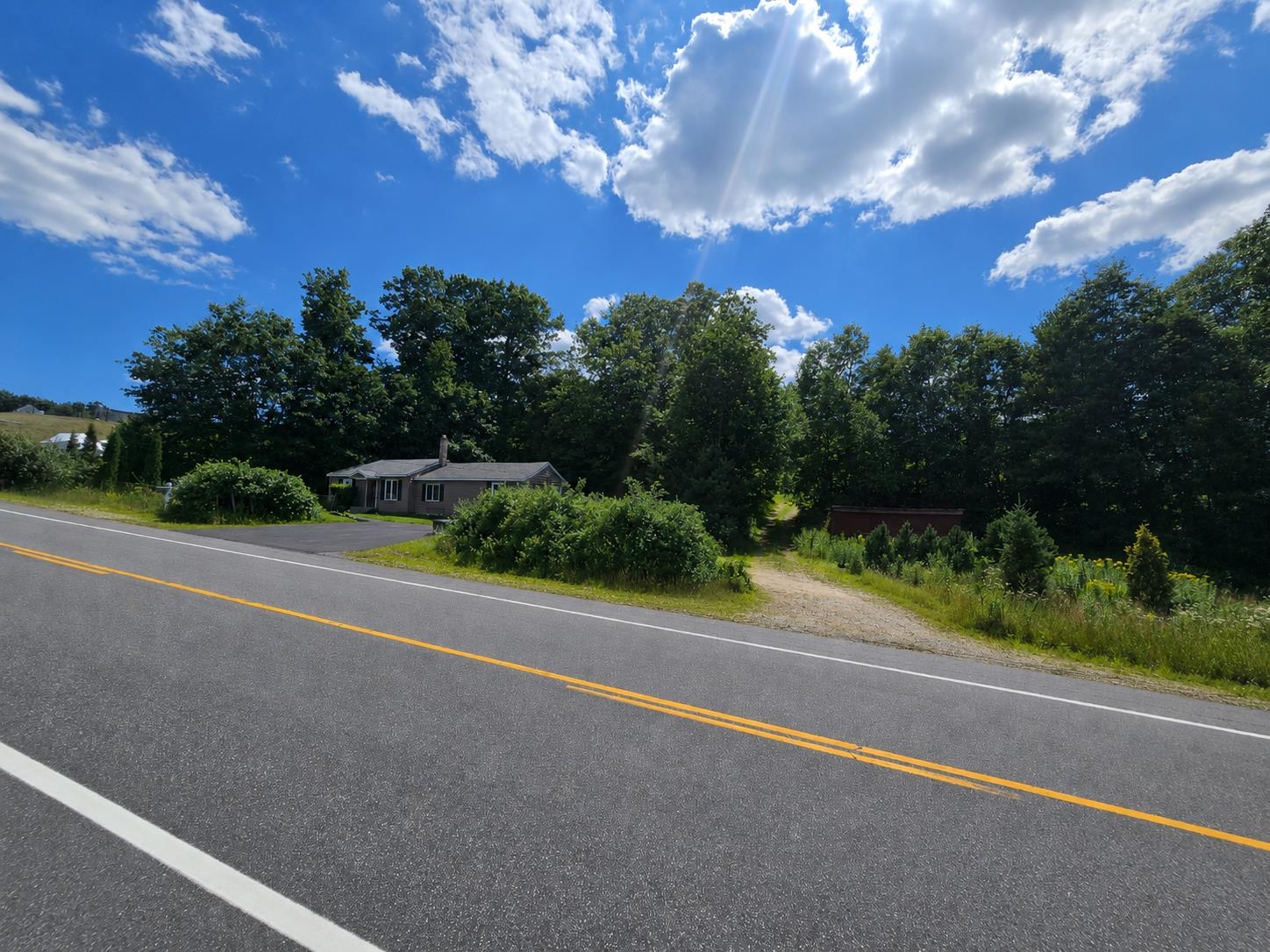 192 Londonderry Turnpike Property Photo 3
