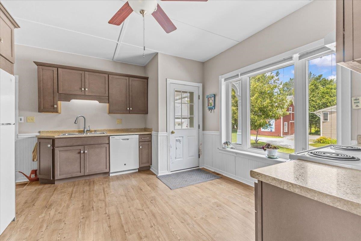 23 Spring Street Property Photo 8