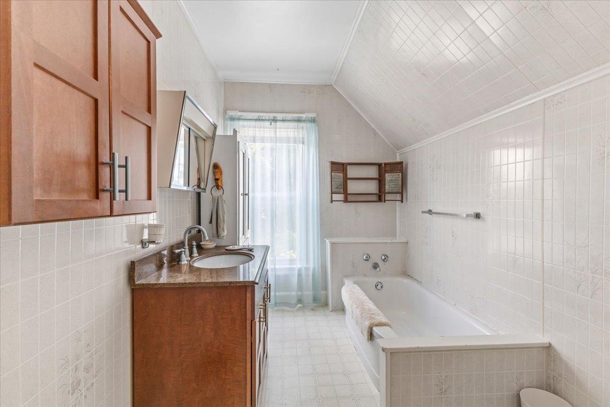 23 Spring Street Property Photo 21