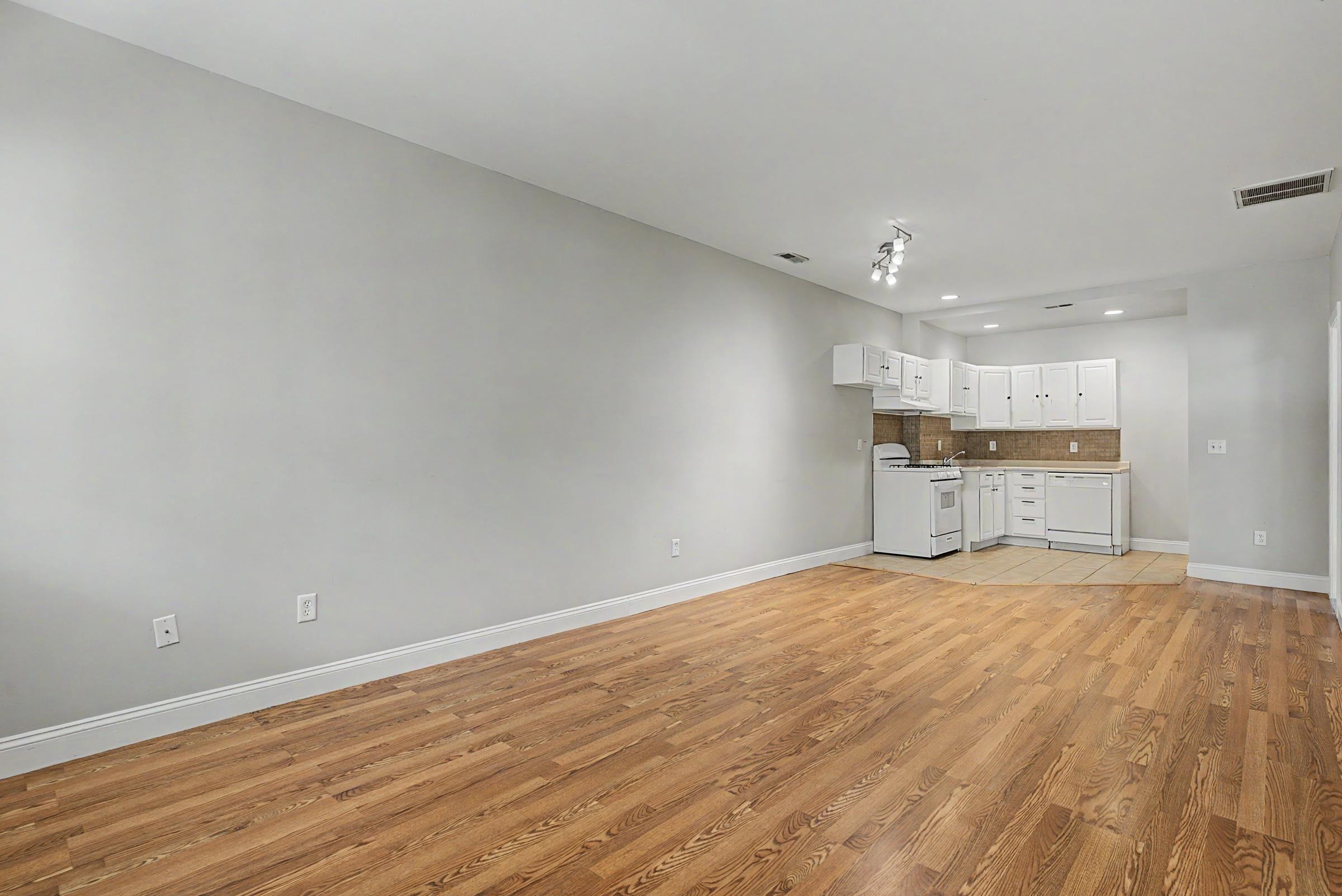 95 Court Street Property Photo 19